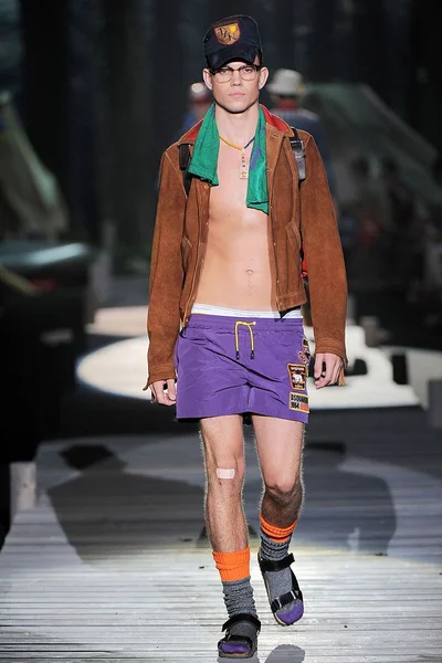 Look 15
